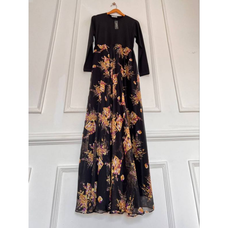 Hijab Kayunie Gamis Syari Black Addict Pecinta Hitam