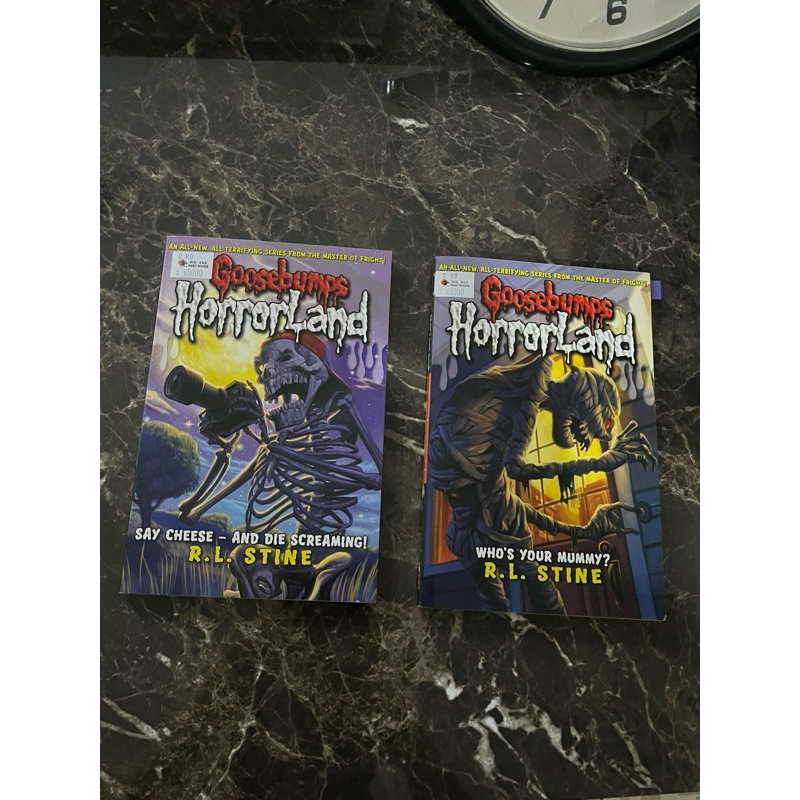 Novel Goosebumps Horrorland Say Cheese and Die Screaming & Who's Your Mummy? R.L Stine Cerpen Import