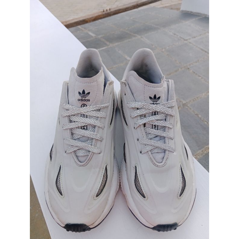 Sepatu adidas Ozweego