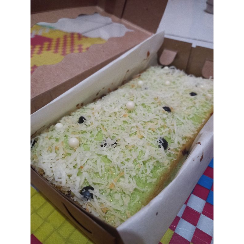 

BROWNIES PANGGANG RASA PANDAN TOPPING KEJU - CHOCOCHIP COKLAT