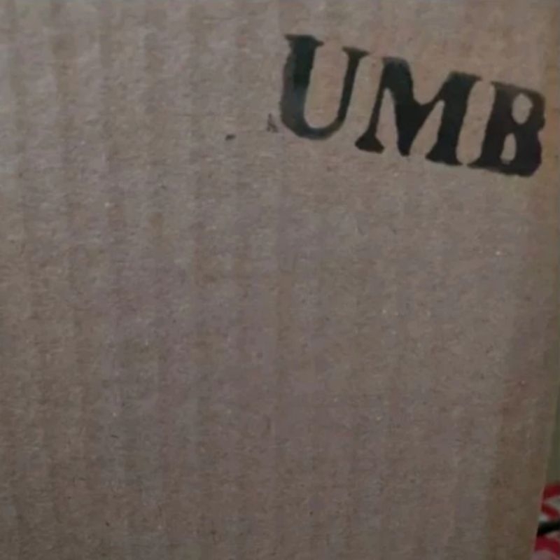 

Kardus Hitam UM Original