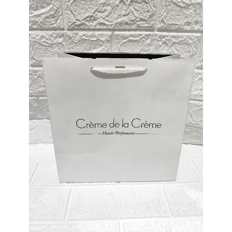 

PAPER BAG CREME DE LA / PAPEBAG PUTIH / PAPER BAG PUTIH / PAPER BAG PESTA / PAPER BAG LEBAR