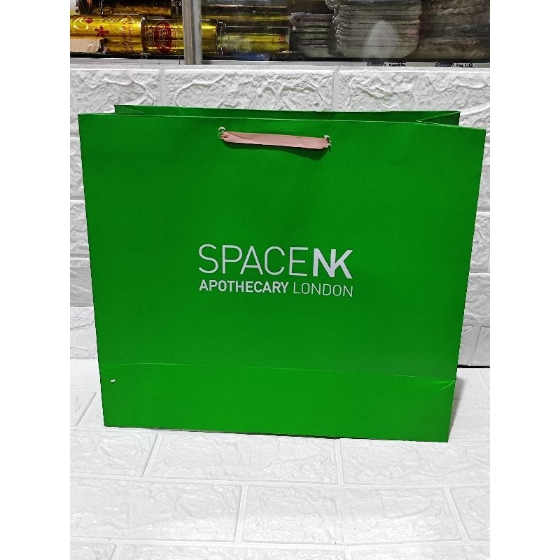 

PAPER BAG SPACE NK / PAPER BAG LEBAR / PAPER BAG MOTIG / PAPER BAG HIJAU / PAPER BAG BESAR