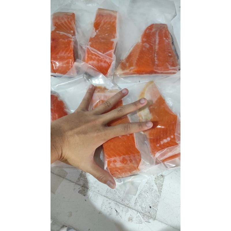 

Salmon portion boneless kemasan vaccum