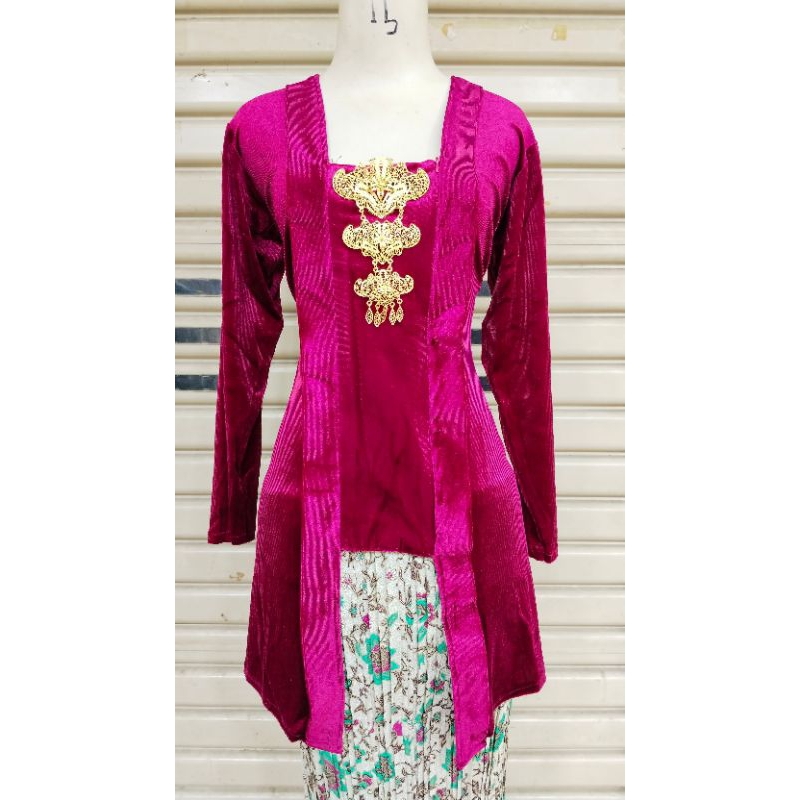 Kebaya Tunik Bludru Fusia Merah Fanta Model Kutubaru
