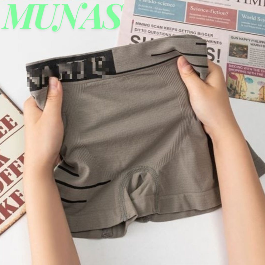 BOXER PRIA MOTIF GARIS TULISAN DALAM KOTAK