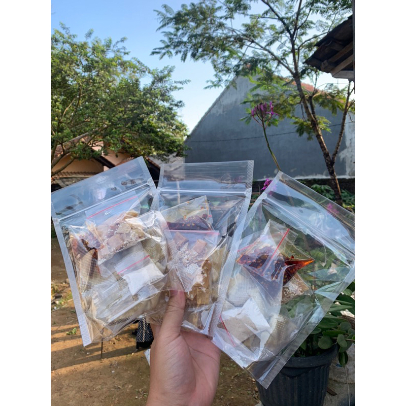 

PANGSIT PEDAS/WONTON AYAM ISI 6 PANGSIT AYAM