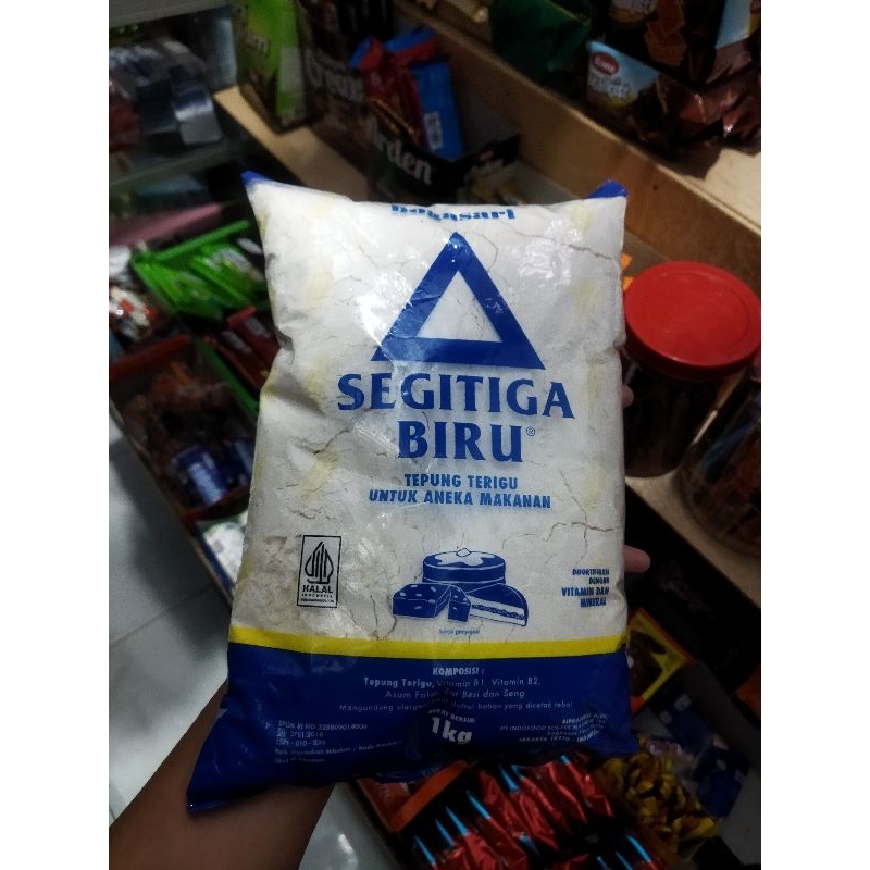 

Tepung terigu Segitiga biru 1kg