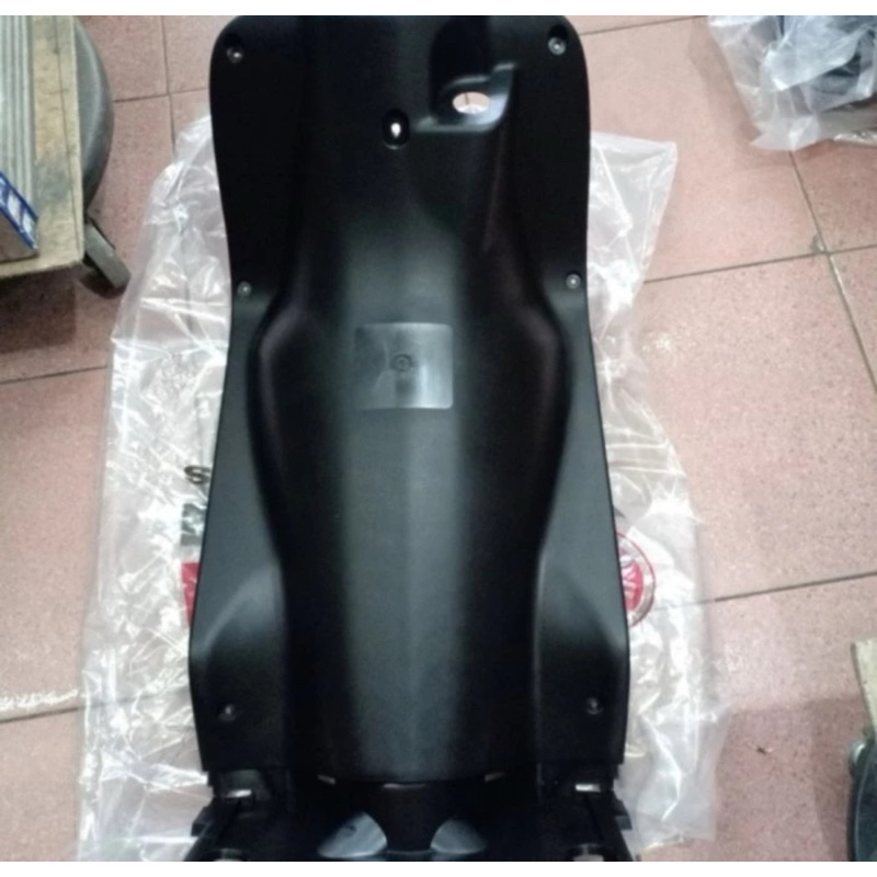 LEGSHIELD TENGAH DASBOR KUNCI KONTAK ORIGINAL MIO SPORTY OLD 2004 2007