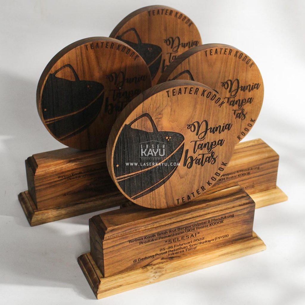 Plakat Penghargaan Kayu Jati