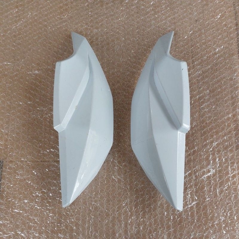 cover kupingan lampu set kanan/kiri KAWASAKI NINJA Z250 FI original
