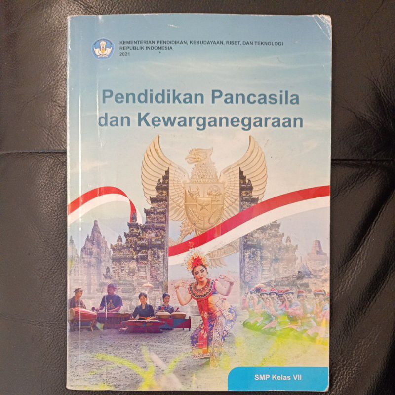 

Pendidikan Pancasila dan kewarganegaraan kelas 7