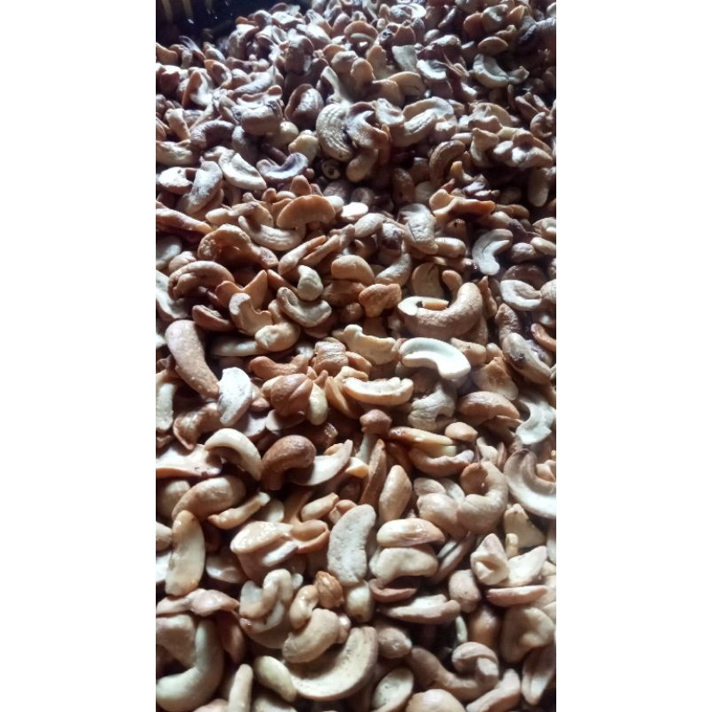 

kacang Mede Sulawesi pecahan mentah berat 1kg