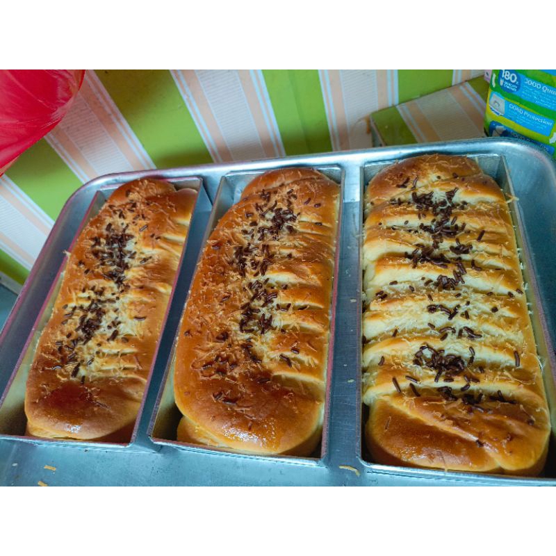 

Roti isi pisang coklat keju lumer panjang 22cm