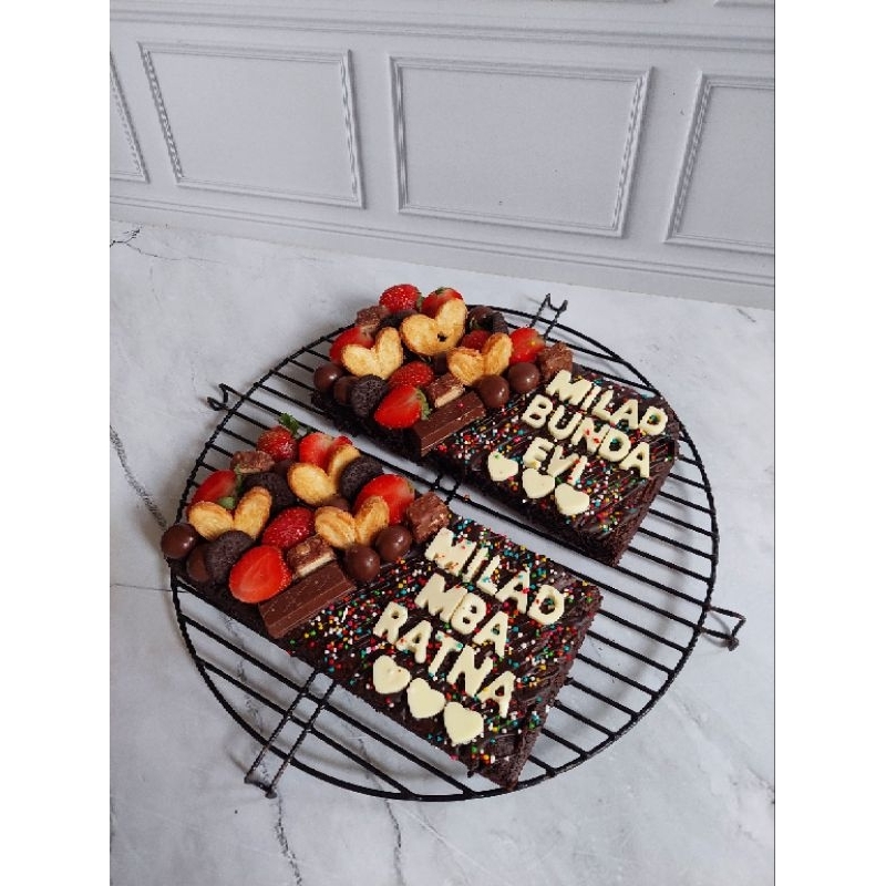 

BROWNIES HIAS 20X10CM DESAIN C