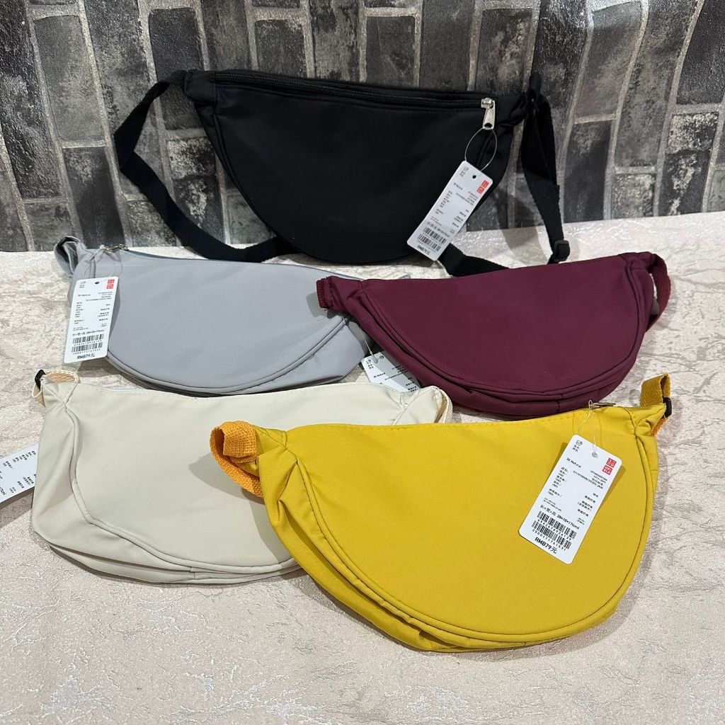 Uniqlo Waistbag Half Moon / Tas Uniqlo Tas Selempang Tas Nilon