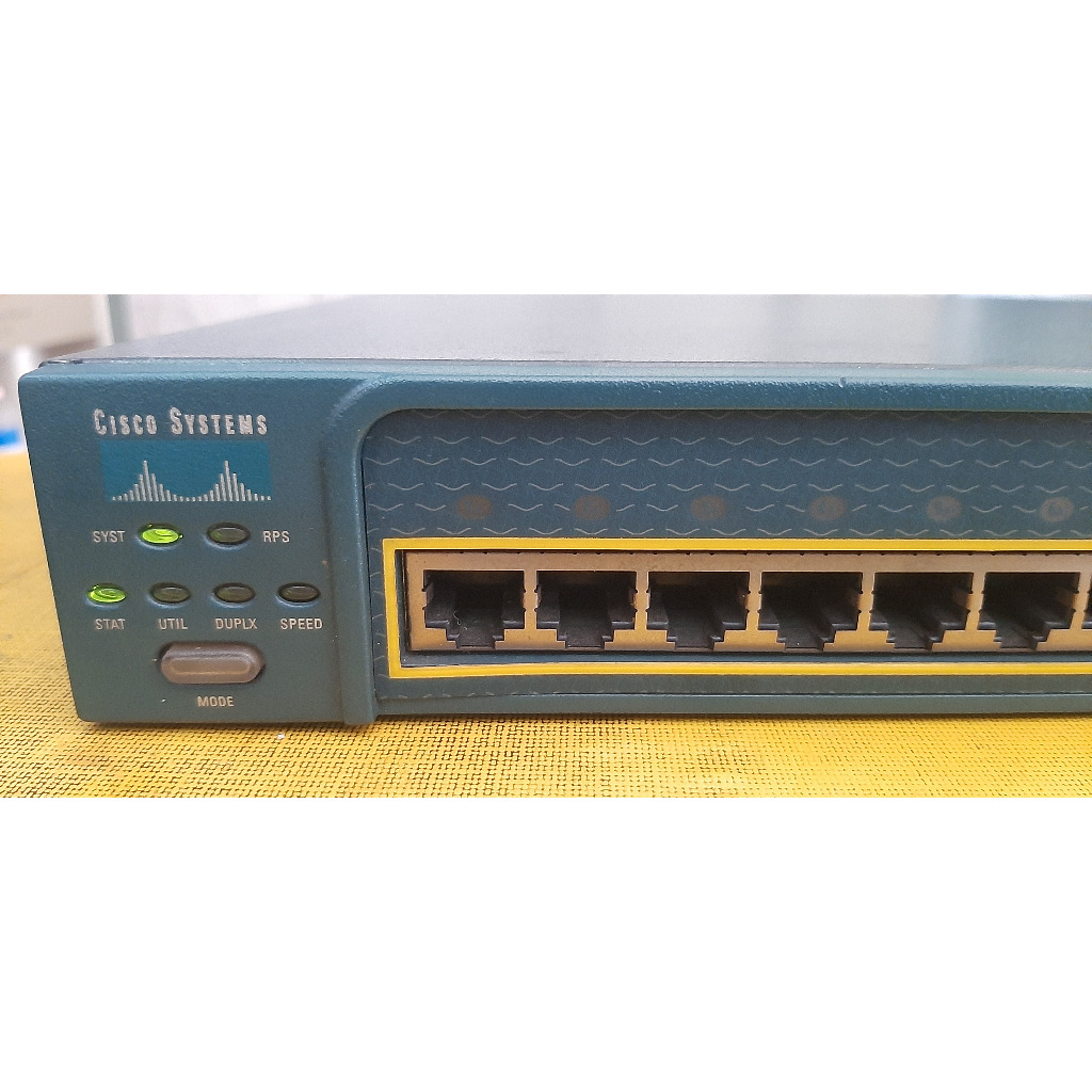 Cisco Catalyst 2950 SeriesWS-C2950-24 (minus 1 port mati)