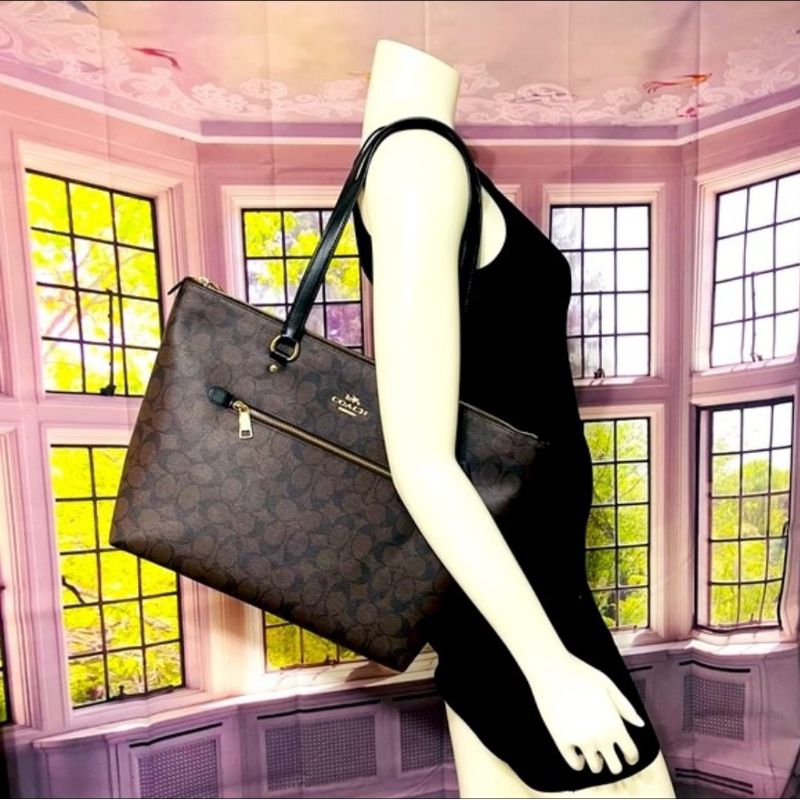 COACH BROWN SIGNATURE TOTE