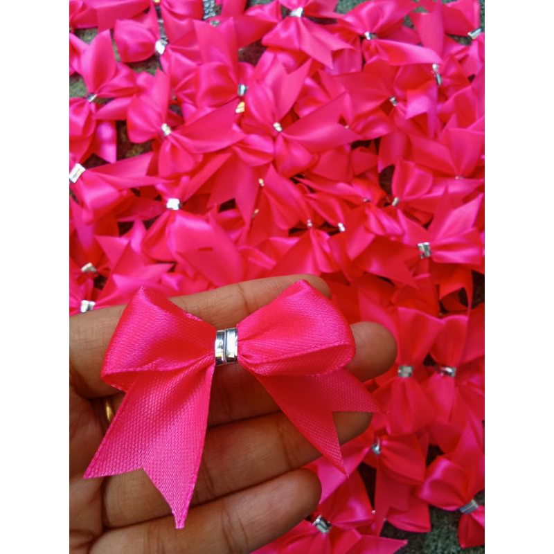 

pita satin ukuran 2cm souvernir siap pakai isi 100 siap tempel