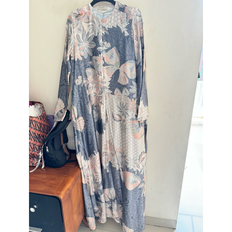 dress wearing klamby