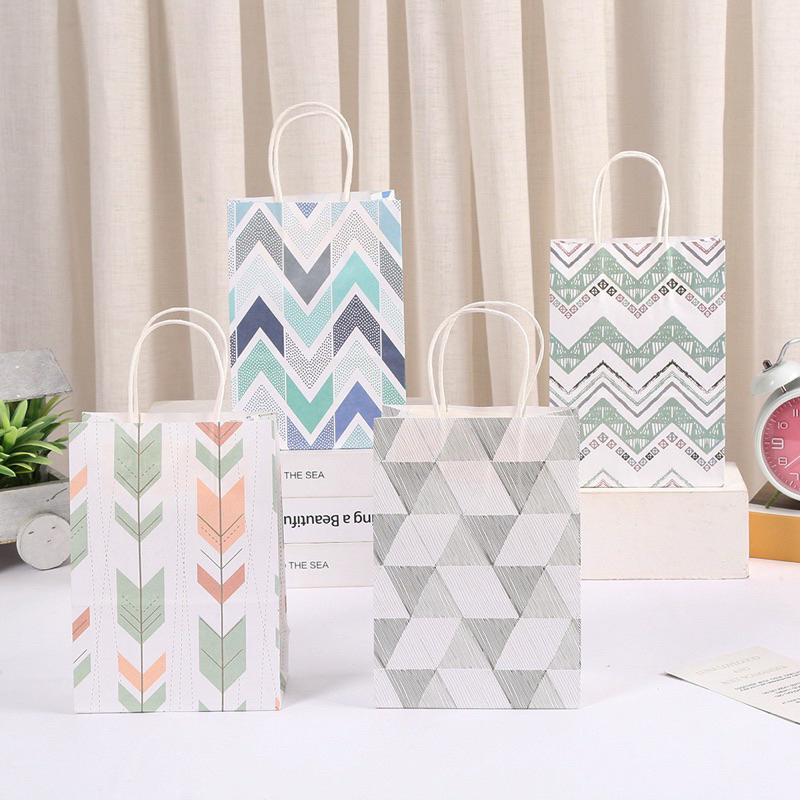 

Paper Bag.Tas Kado Motif persegi. Simple Goodie Bag