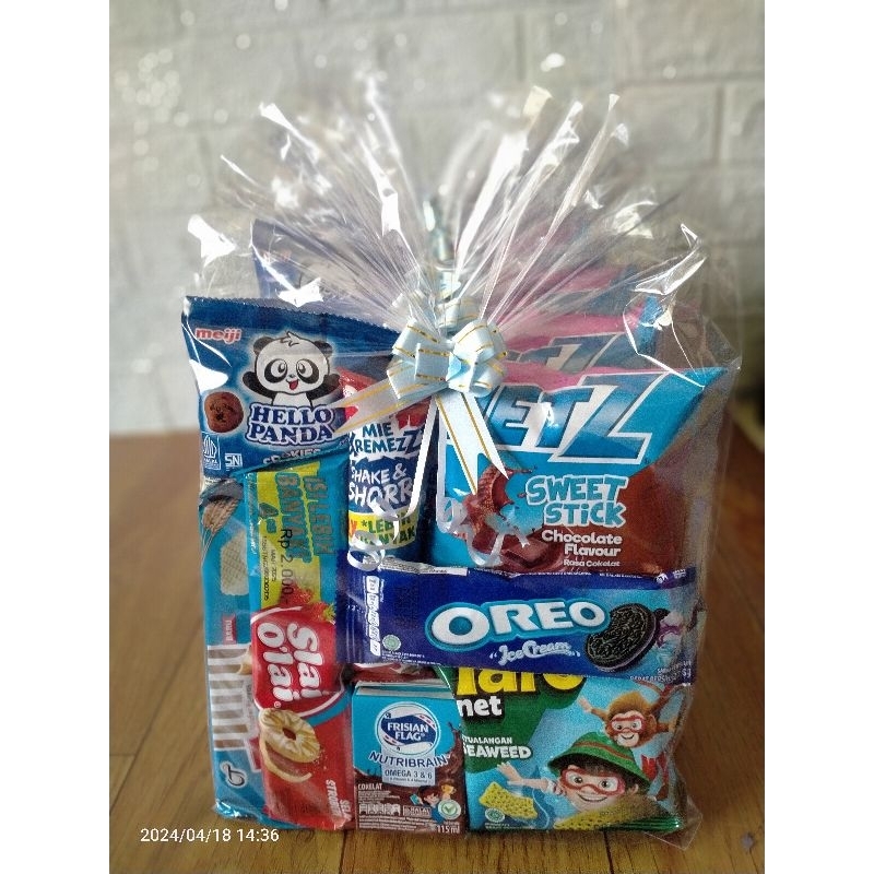 

SNACK ULTAH/ HAMPERS SNACK /SNACK SURABAYA/ HAMPERS SERBA BIRU