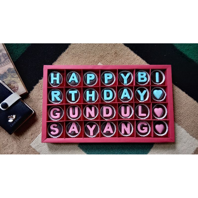 

Kado ulang tahun/anniversary/wedding Cokelat Alfabet (28 huruf)