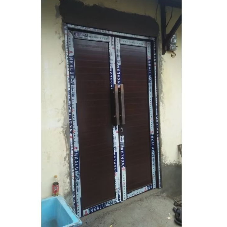 Pintu Aluminium Model 2 Daun Kekinian Mewah Tahan Lama