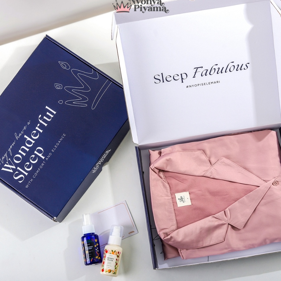 

Hemat Diskon Nyonya Piyama Ekstra Gift Box Bungkus kado Kotak Kado Ulang Tahun Kartu Ucapan Hampers