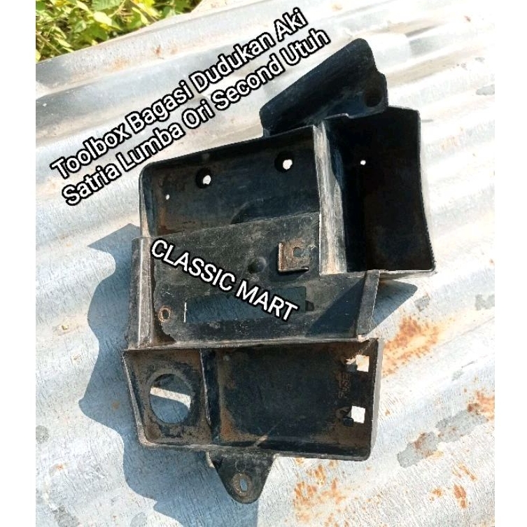 TOOLBOX TOOLKIT BAGASI SATRIA 2TAK DUDUKAN TEMPAT AKI SUZUKI SATRIA 2TAK ORI