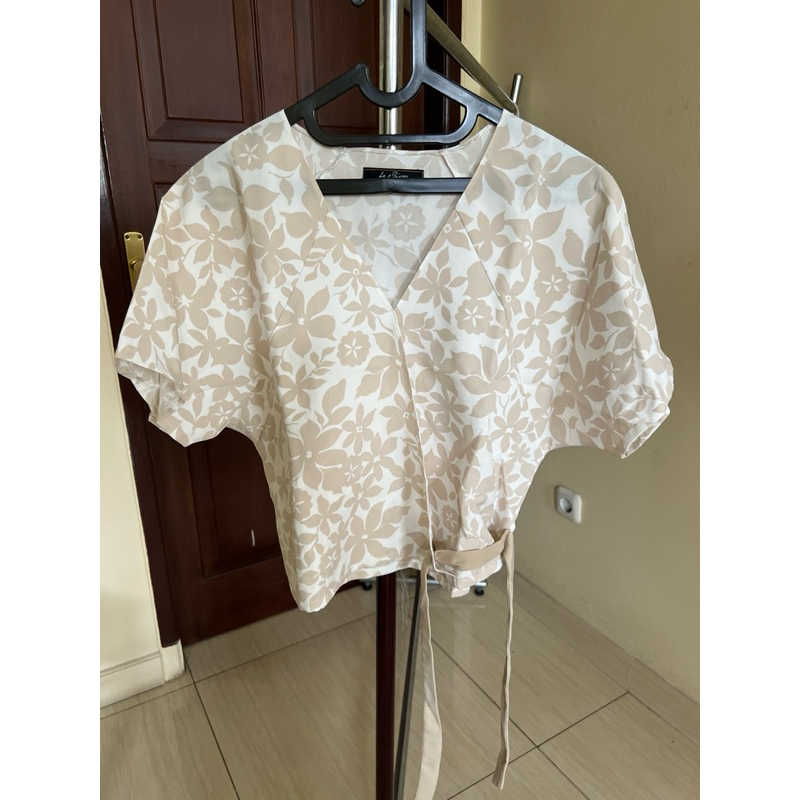 Preloved Le bijou beige top