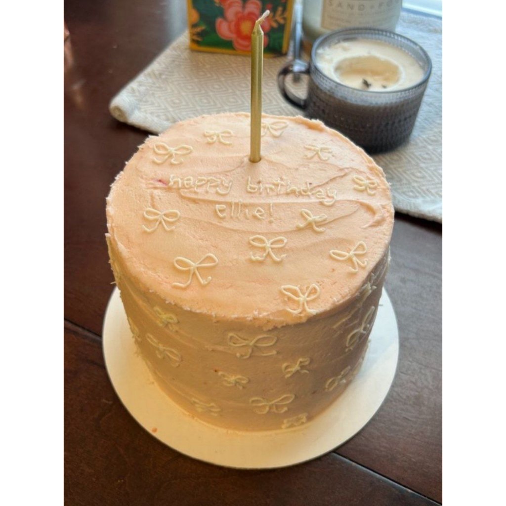 

Cake Ulang Tahun Ukuran 15cm rasa Coklat Vanila / Cake Ulang tahun Ready batam / Kue Ulang tahun Vancy Cake / Birthday Cake / Hadiah Ulang Tahun / Hampers / Gift / Kue Ulang Tahun Perempuan