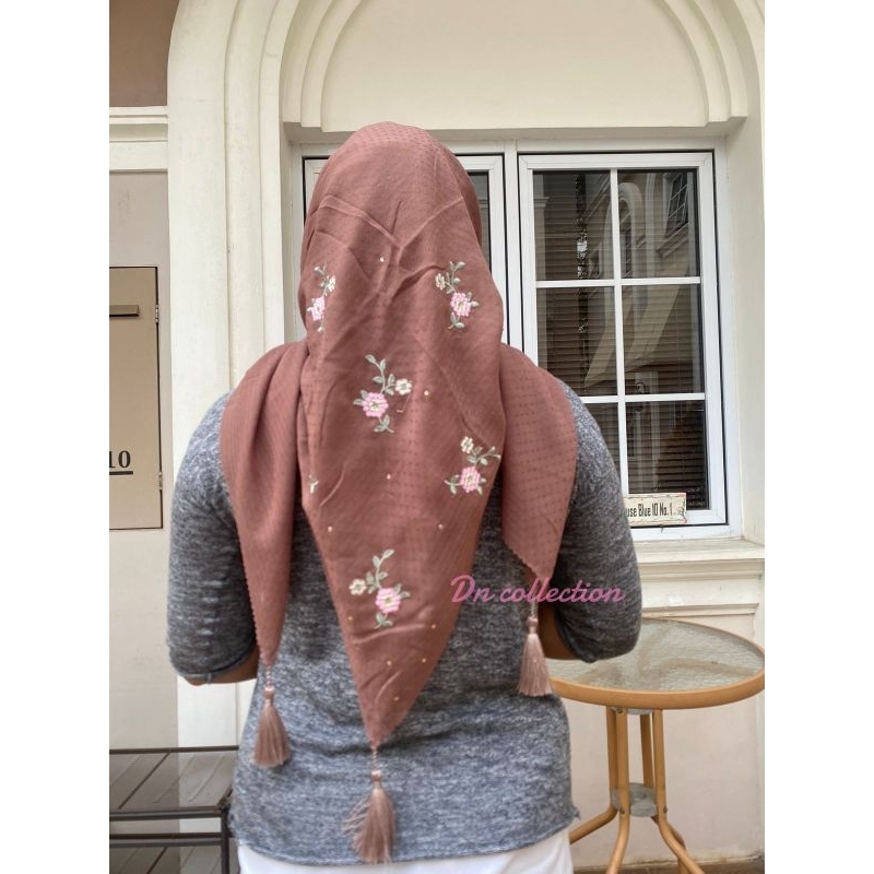Kerudung segi empat tasel jambul bordir sulam bunga mix payet/hijab mewah