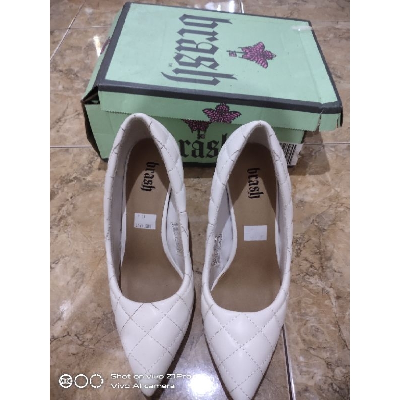 high heels putih brash