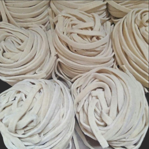 

MIE TELUR GEPENG LEBAR/BESAR (1200 gr/1 kg 2 ons = 12 pcs/porsi mie)