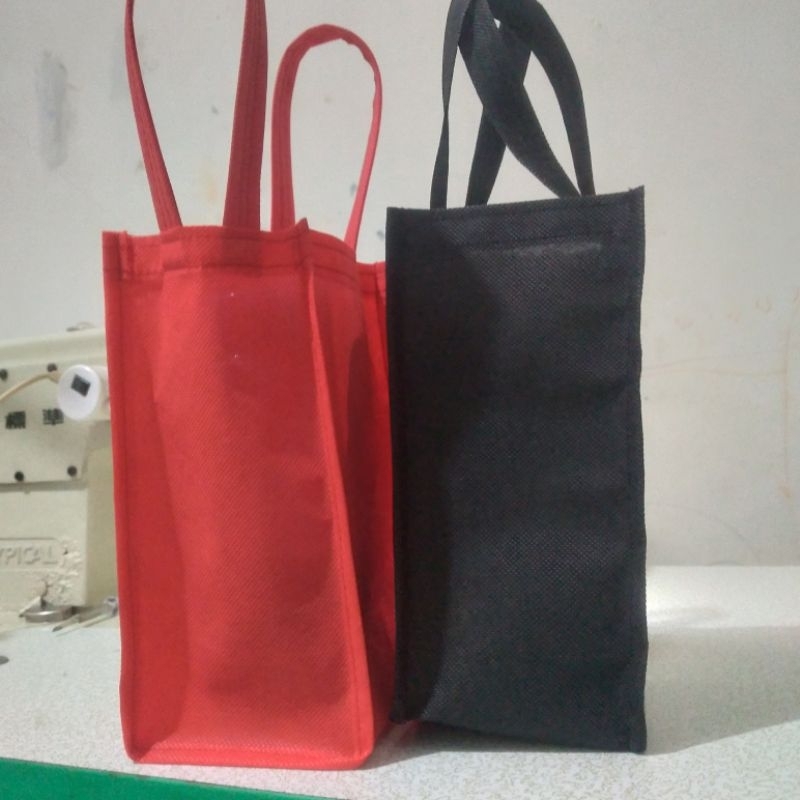 

Tas promosi ultah hajat Bahan Puring spundbond custome size harga grosir pemesanan continue