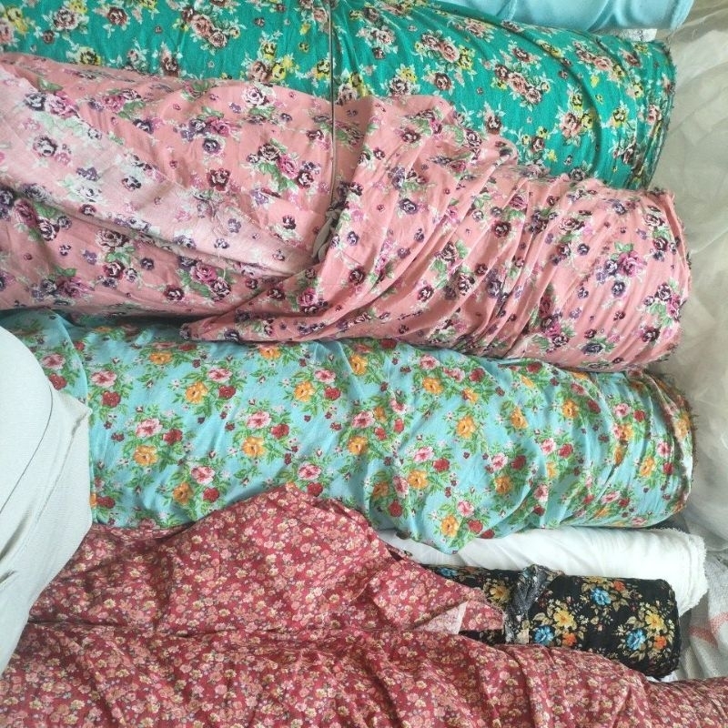 KAIN KILOAN KATUN MOTIF BUNGA KECIL LEMBUT