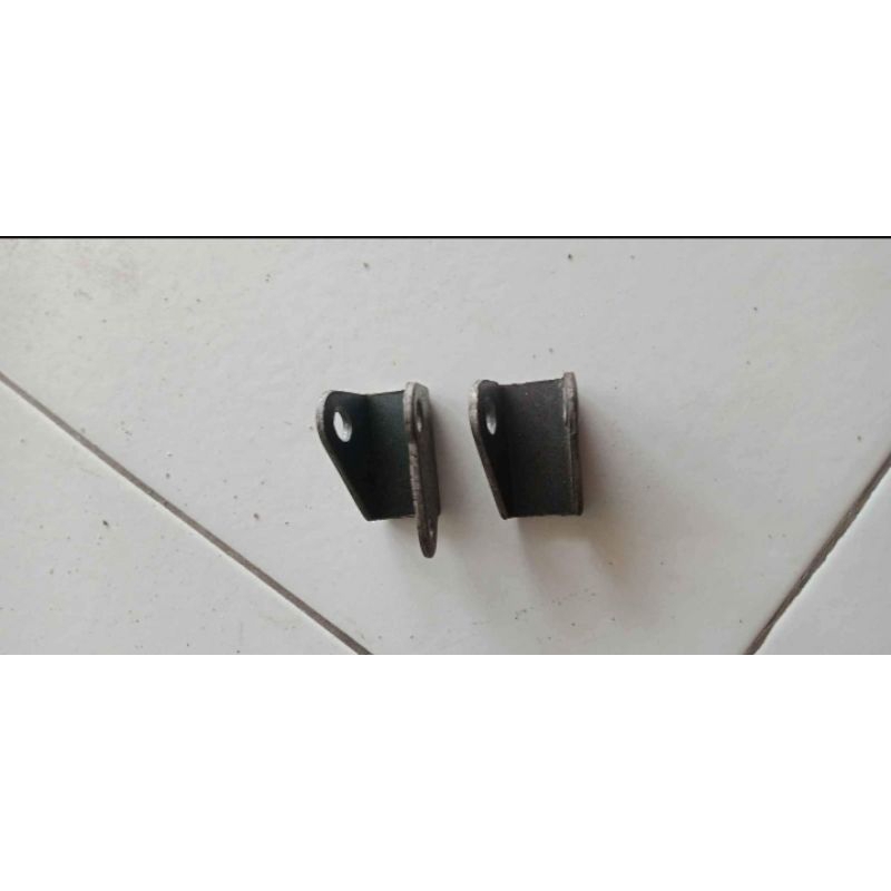 Dudukan Shock Belakang Universal Motor