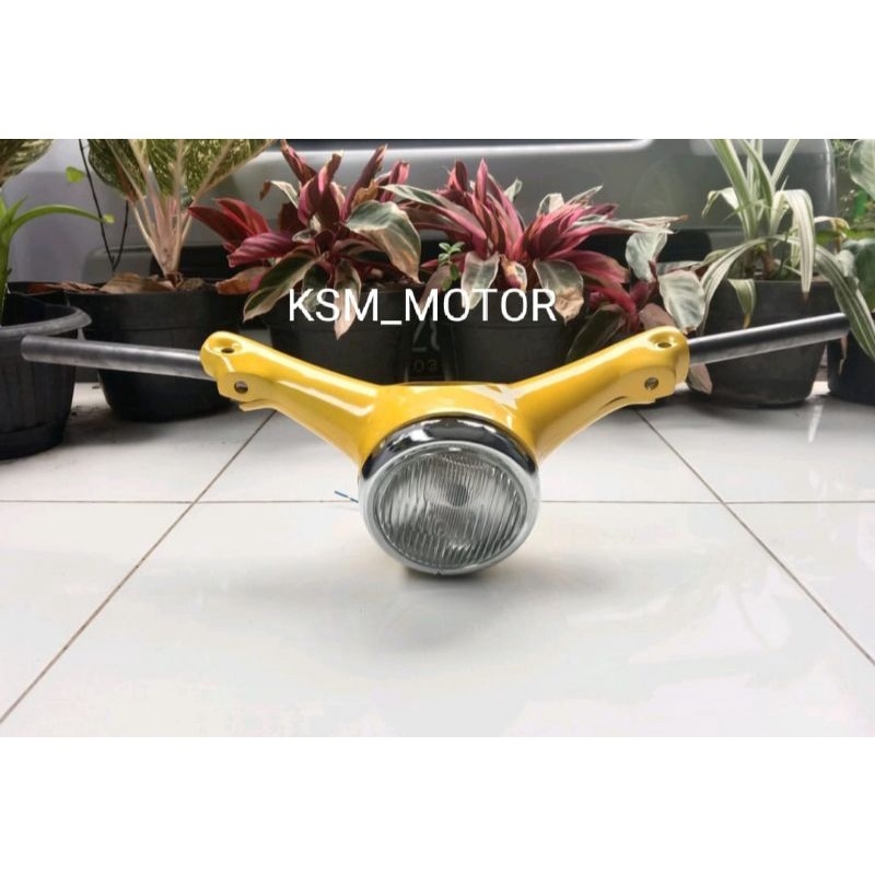 batok komplit C70 batok atas C70 batok bawah spido plus lampu depan( BATOK C70 FULLSET KUNING )