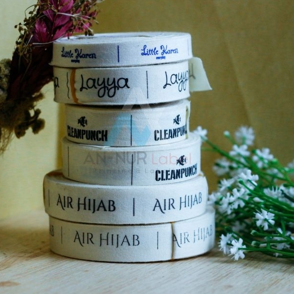 

Label Baju Hijab Custom Free Nama Desain Piterban Import Lembut Halus 1rol 15meter Woven Damask Subtitute Pengganti Woven Damask Bordi