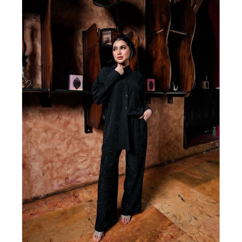 Shella Saukia Setelan