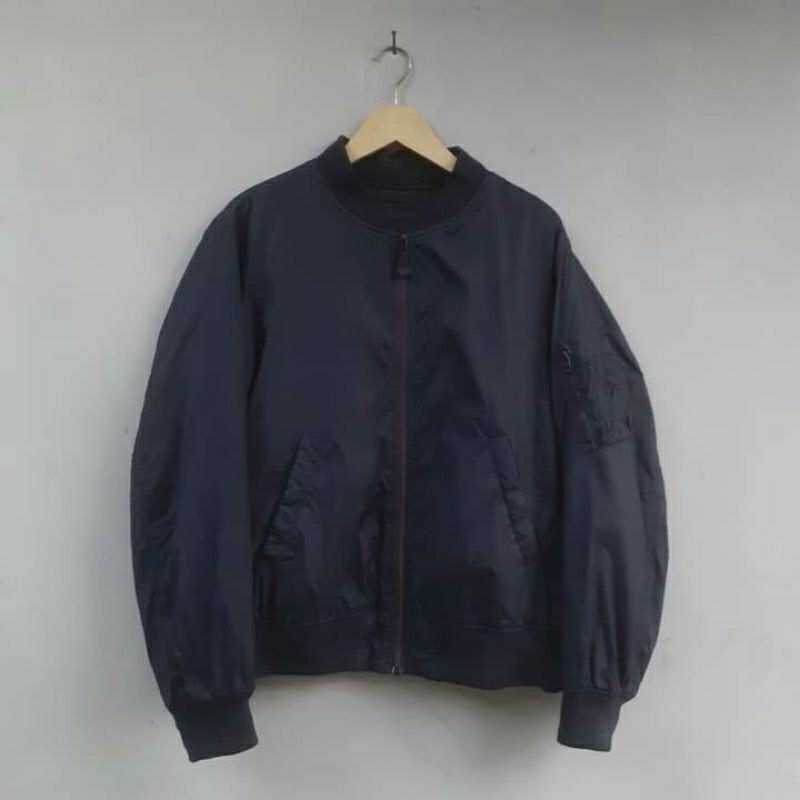 JAKET BOMBER UNIQLO SECOND