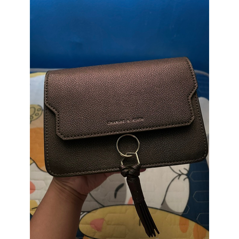 Preloved tas charles and Keith