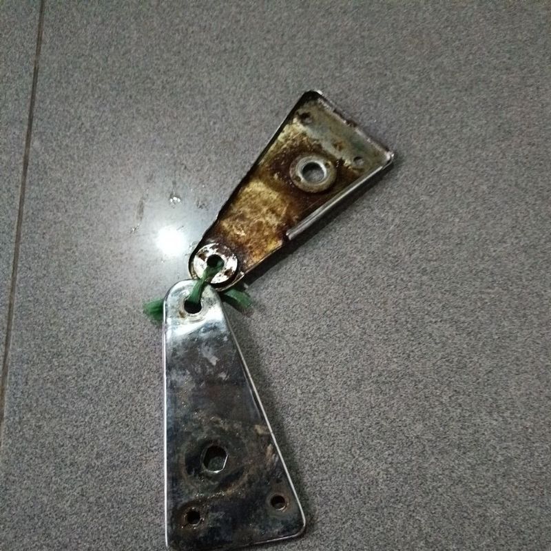 kupingan lampu Tiger 2000 th 2005