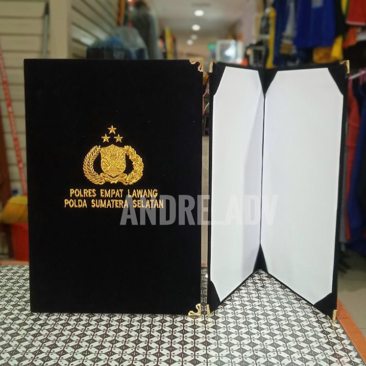 

Dijual Murah map costum logo bordir map beludru premium