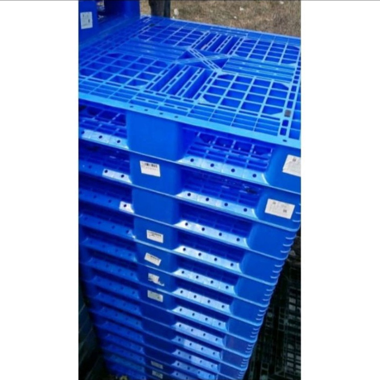 

KODE P47W palet plastik buat tatakan bekas 1 kali pakai warna biru 11 x 11 x 15