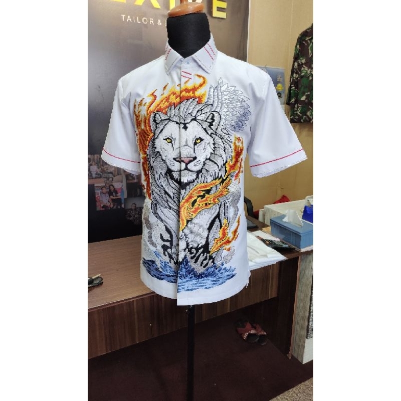 KEMEJA PRIA PUTIH BORDIR MACAN TAILOR