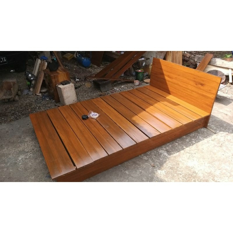 DIPAN MINIMALIS KAYU MAHONI 200×120CM