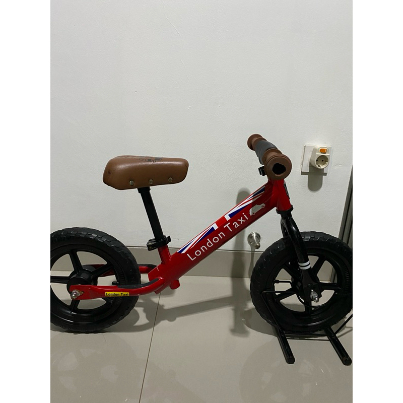 Preloved balance bike London Taxi