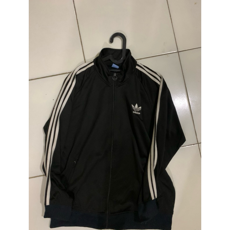 trcaktop adidas size L